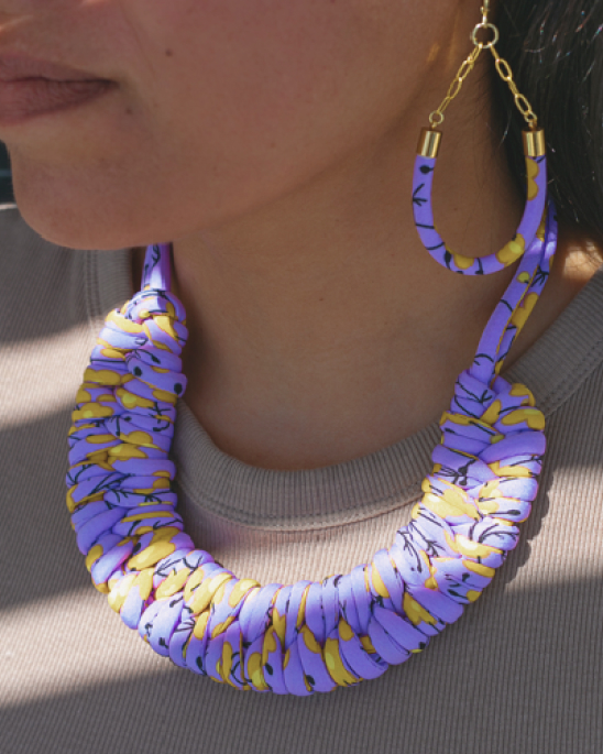 Aros cordón lila cadena y gancho baño de oro + Collar doble cordón lila